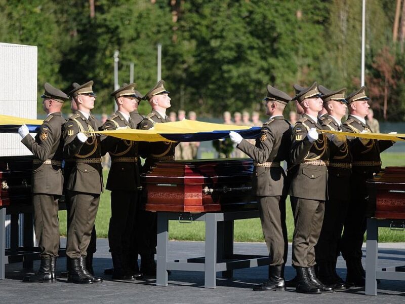 На Національному кладовищі почались поховання