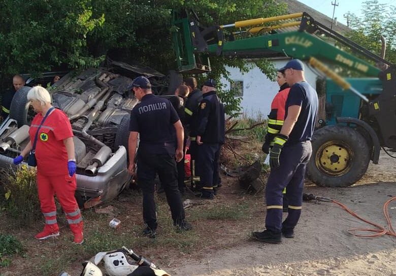 На Одещині п’яний водій врізався в дерево: є загиблий і потерпілі