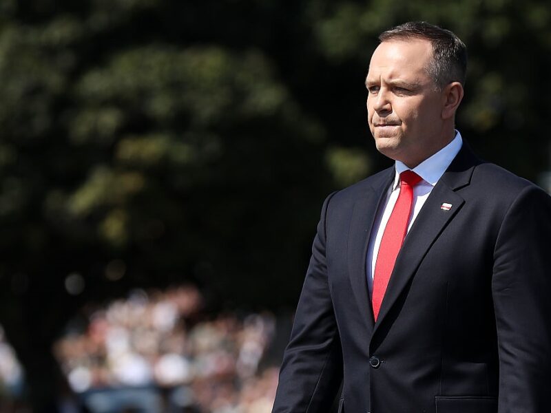 Навроцький заблокував виплати непрацюючим українцям у Польщі