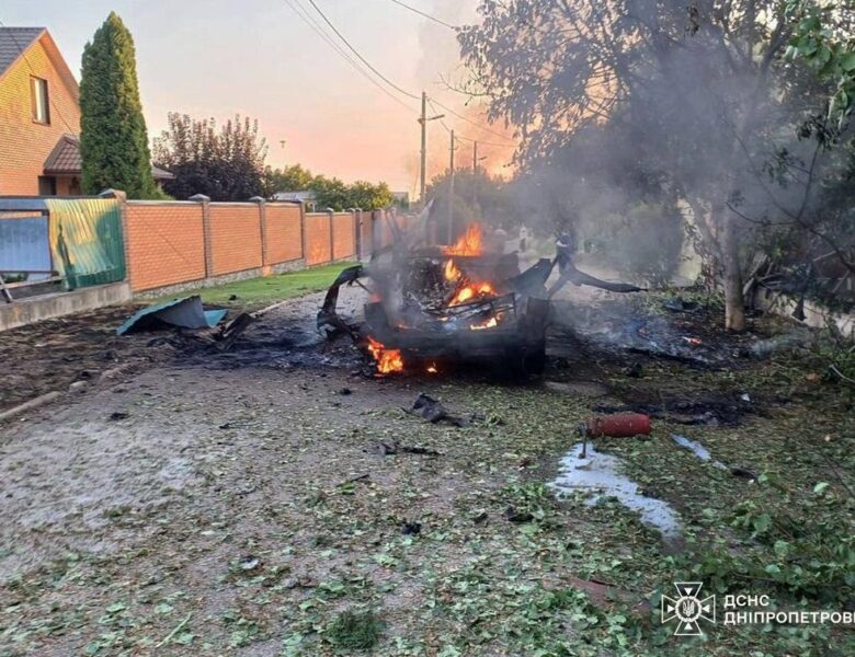 Обстріл Нікополя: росіяни атакували авто ДСНС