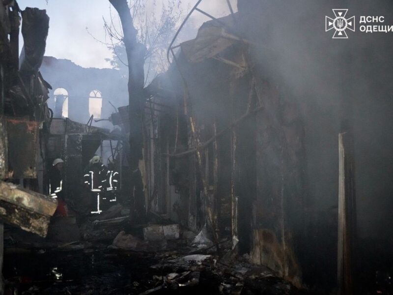 Обстріл Одещини: горіли радіоринок і гуртожиток