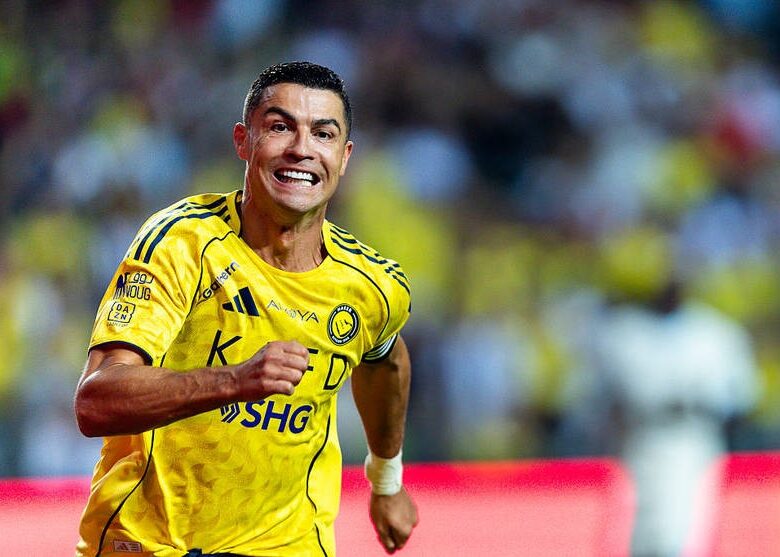 Переможці Esports World Cup 2025 отримали нагороду з рук Кріштіану Роналду