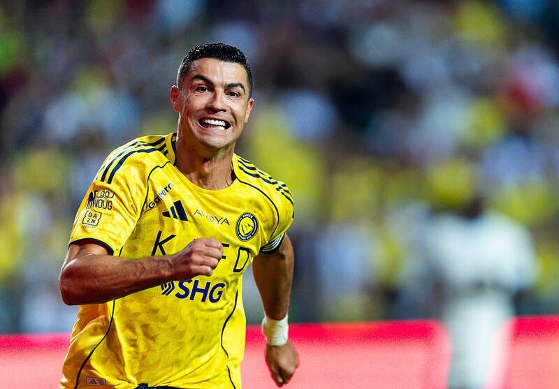 Переможці Esports World Cup 2025 отримали нагороду з рук Кріштіану Роналду