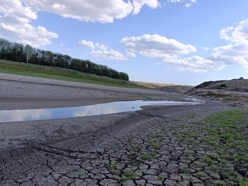 Поблизу Маріуполя повністю обміліло водосховище
