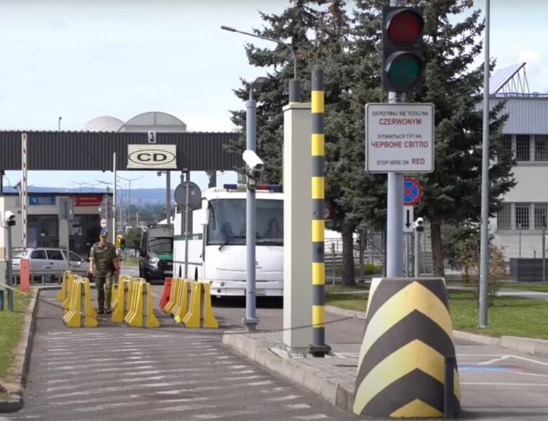 Польща видворила 15 “небезпечних” українців