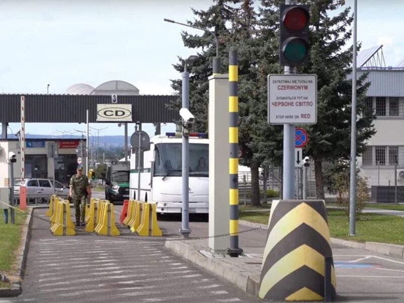 Польща видворила 15 “небезпечних” українців