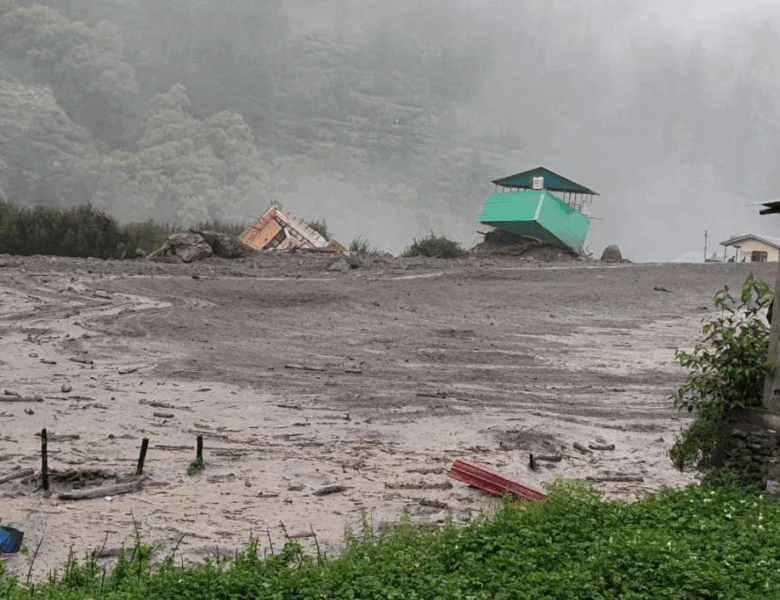 Потужна повінь змила село в Індії