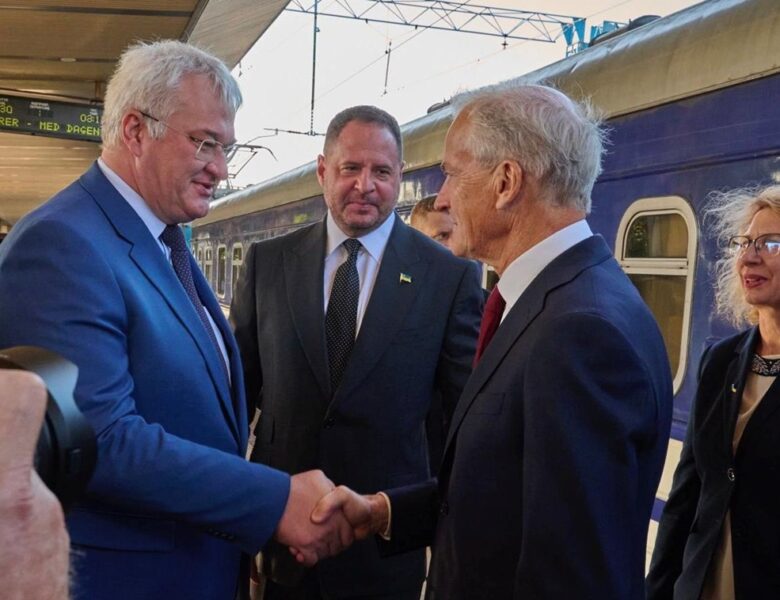 Прем’єр-міністр Норвегії прибув у Київ