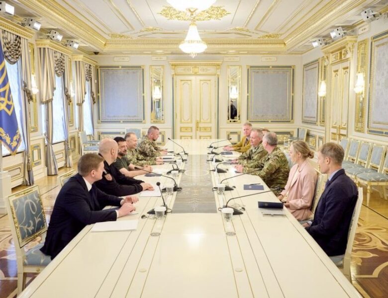 Президент зустрівся з командуванням армії Британії