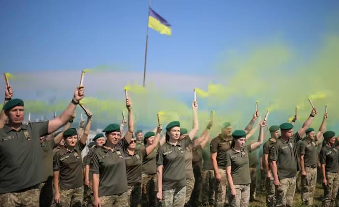 Прикордонники створили живий прапор на висоті понад 290 метрів