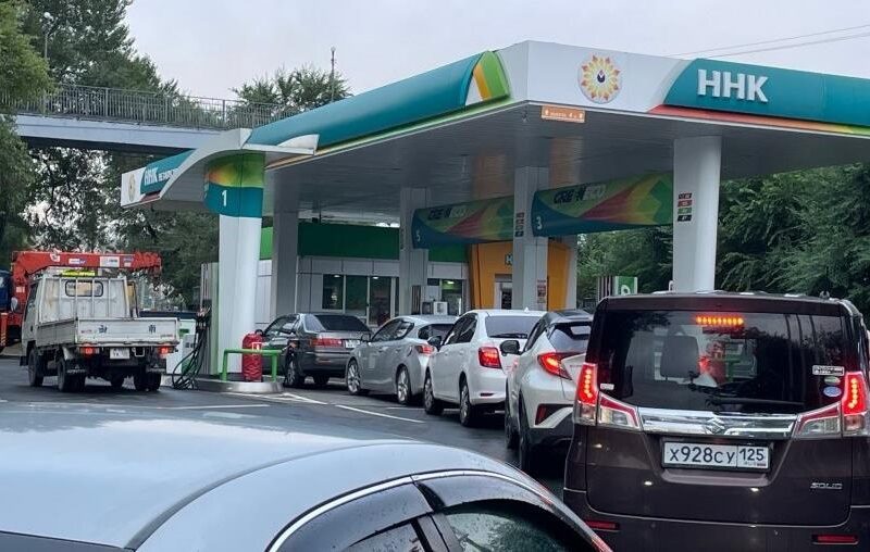 Продають за талонами: третій регіон РФ зіткнувся з нестачею бензину