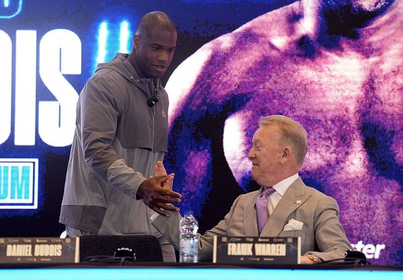 Промоутер Дюбуа в яскравих фарбах змалював наступний бій Дюбуа