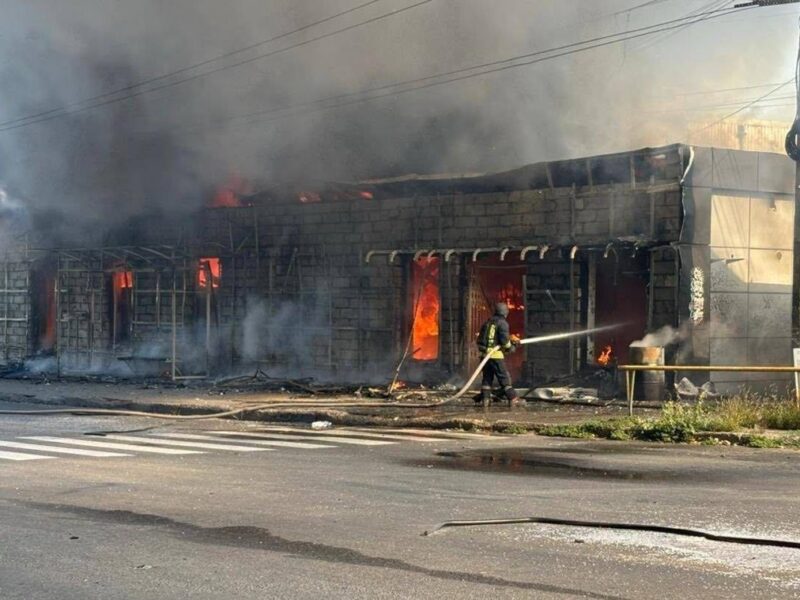 РФ ударила ракетою по Запоріжжю: шість поранених