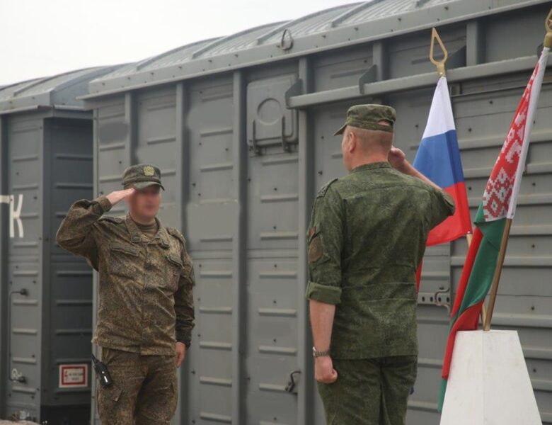 Росія почала перекидати війська до Білорусі