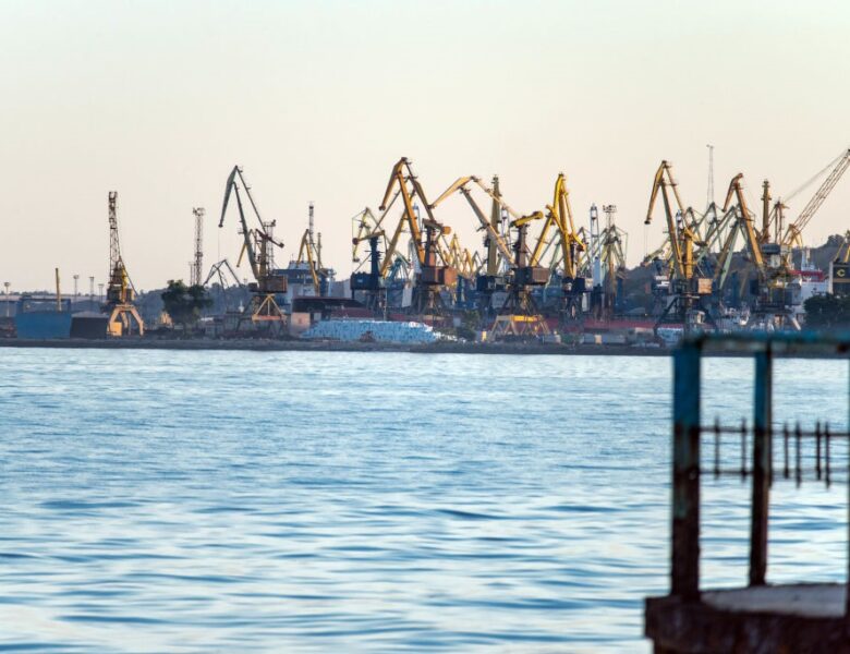 Росія “відкрила” окуповані порти Маріуполя і Бердянська