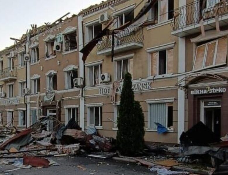 Росіяни атакували центр Слов’янська: пошкоджена візитівка міста