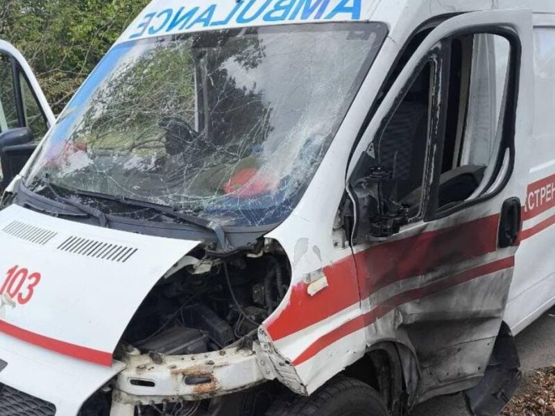 Російський дрон влучив у “швидку” на Харківщині