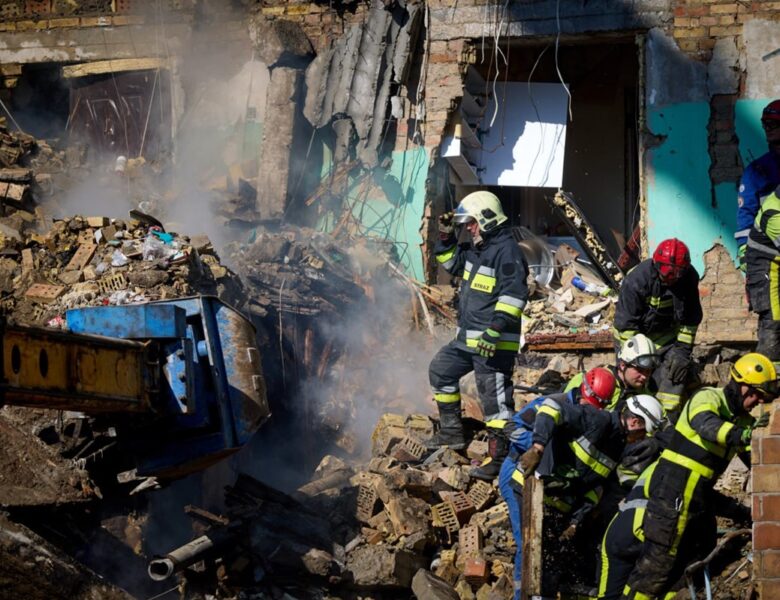Розбір завалів у Києві триває: жертв стало більше