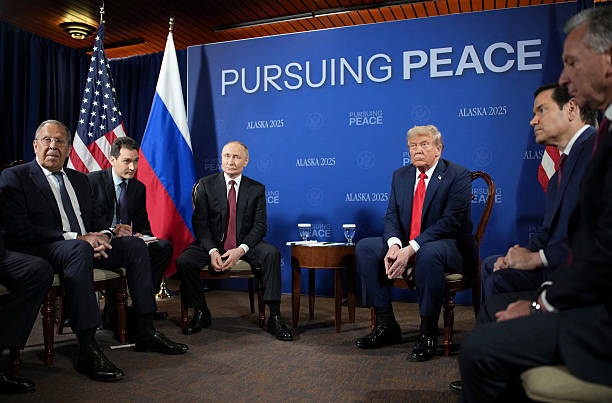 Саміт на Алясці йде у форматі “три на три” без ЗМІ