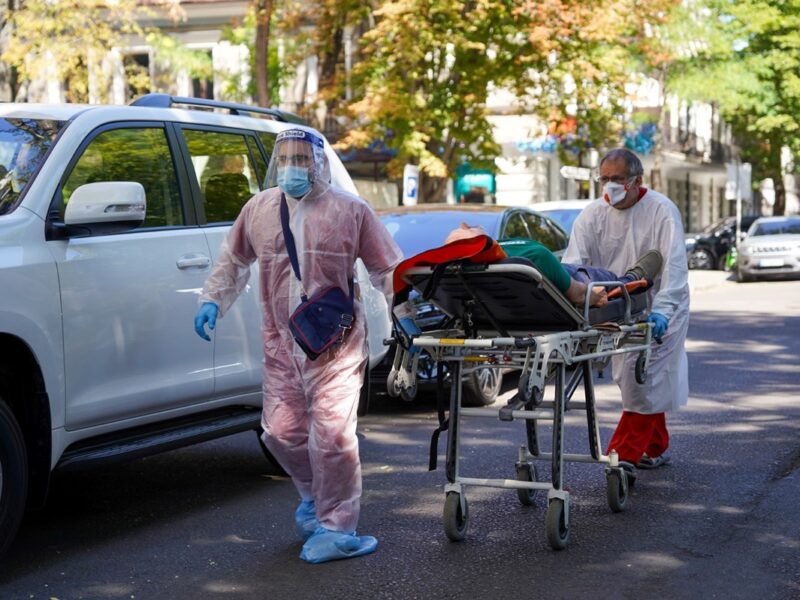 Спалах COVID: де в Україні вводять масковий режим