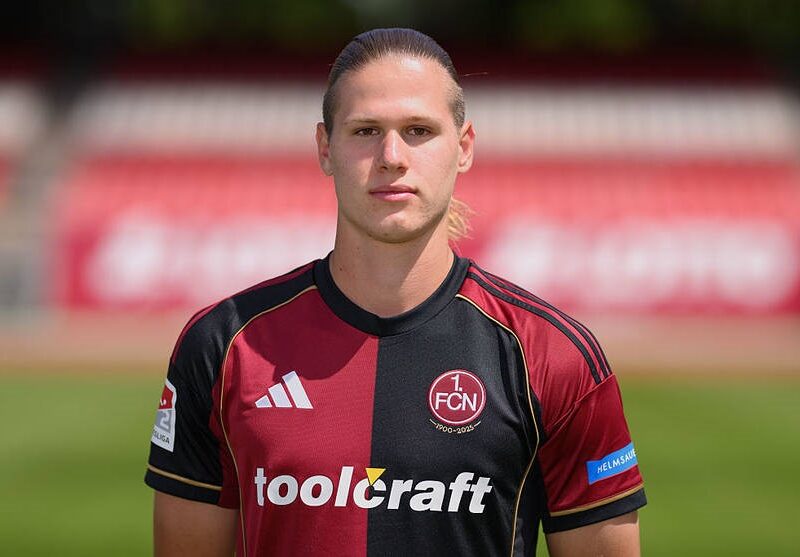 Степанов, гравець Нюрнберга, забиває свій перший гол на професійному рівні