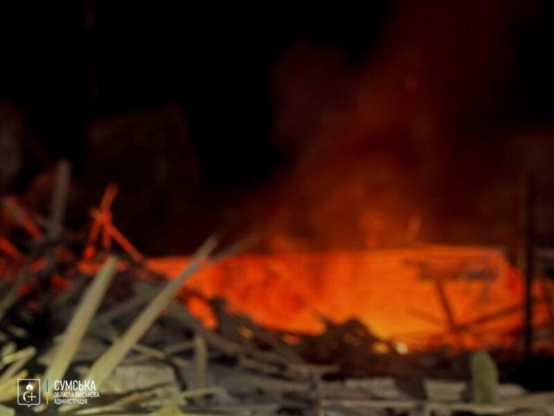 Суми майже добу під атакою РФ: вирують пожежі