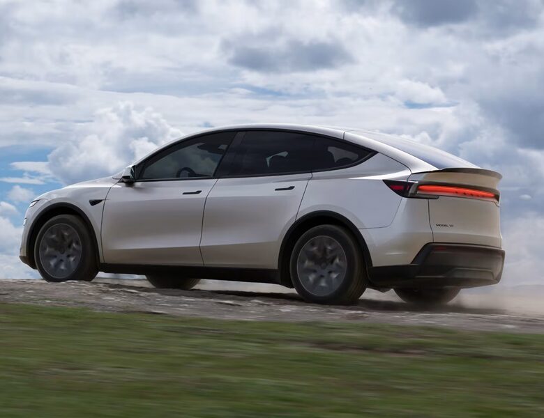 Tesla представила шестимісну версію Model Y у Китаї