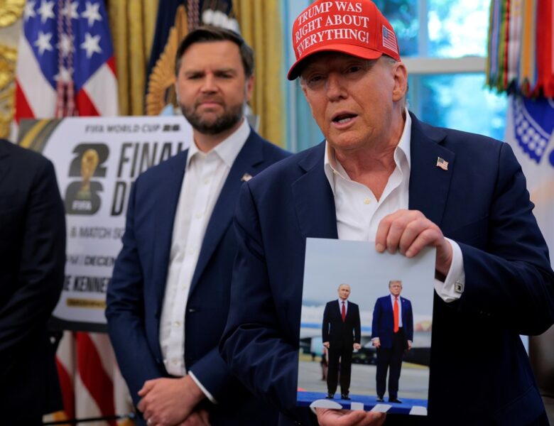 Трамп похвалився фото з Путіним