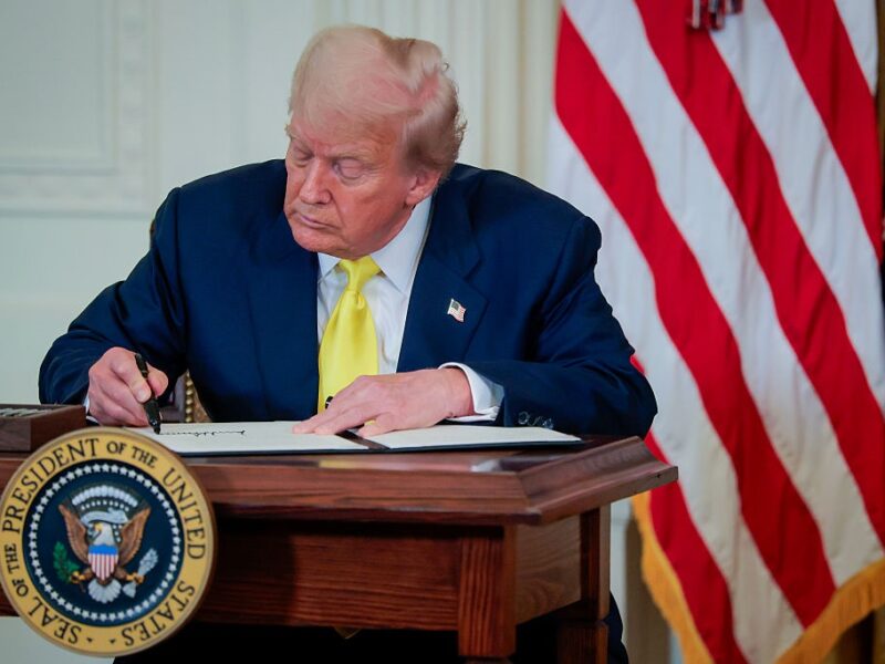 Трамп продовжив надзвичайний стан для протидії технологічному розвитку КНР