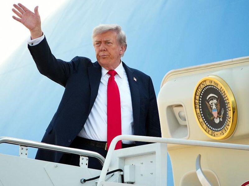 Трамп вилетів на Аляску на зустріч з Путіним