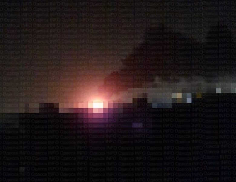 У Чорноморську після атаки БПЛА спалахнули пожежі