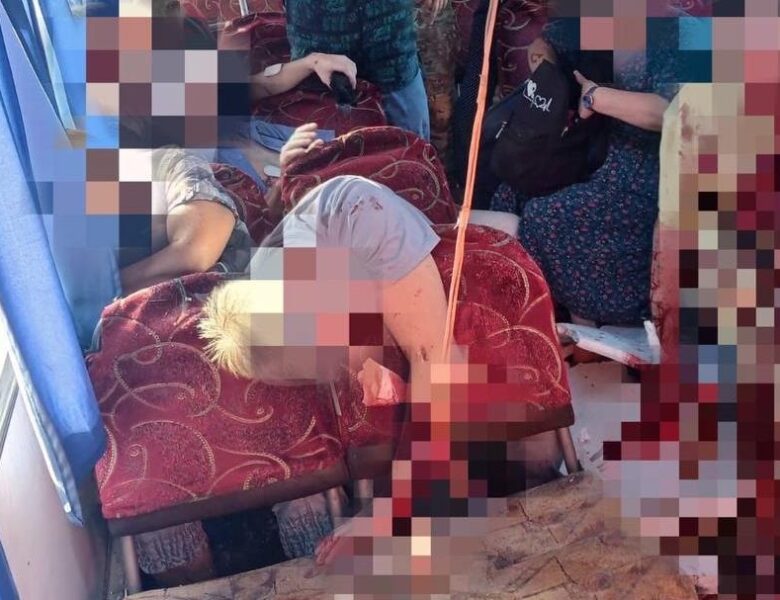 У Херсоні дрон РФ атакував автобус, багато жертв