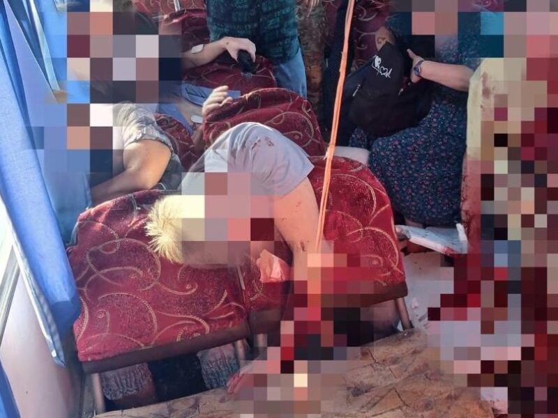 У Херсоні дрон РФ атакував автобус, багато жертв