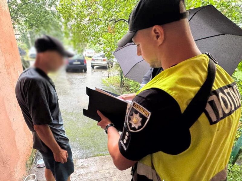 У Києві чоловік кинув гранату, його затримали