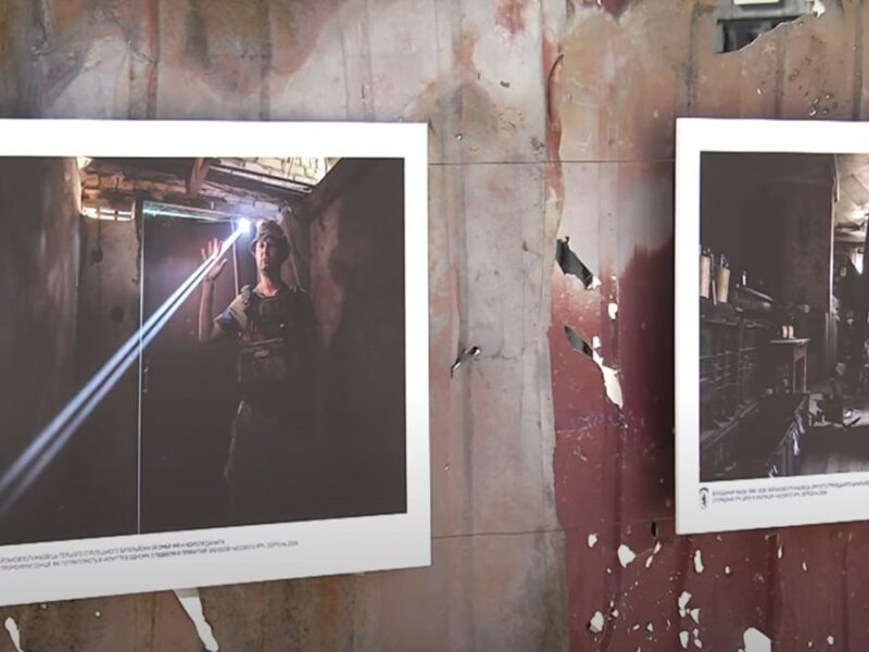 У Києві діє виставка про рік оборони Часового Яру