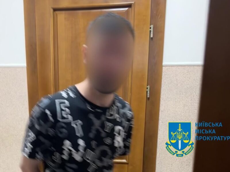 У Києві на Печерську двоє юнаків зґвалтували 12-річну дівчинку