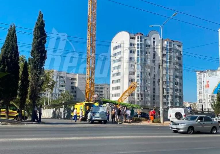 У Криму впав баштовий кран: є жертва і постраждалі