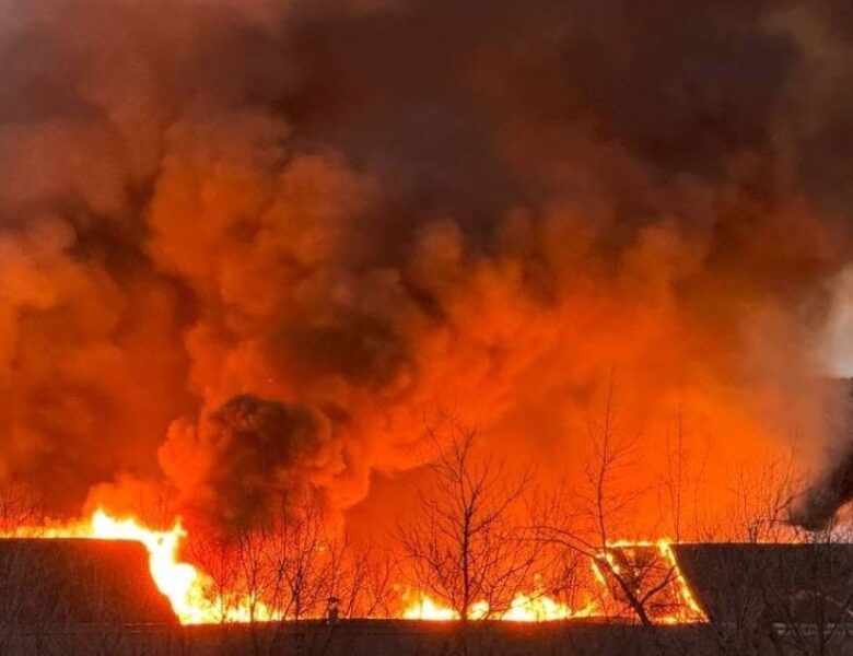У Москві масштабна пожежа: горять склади і кафе