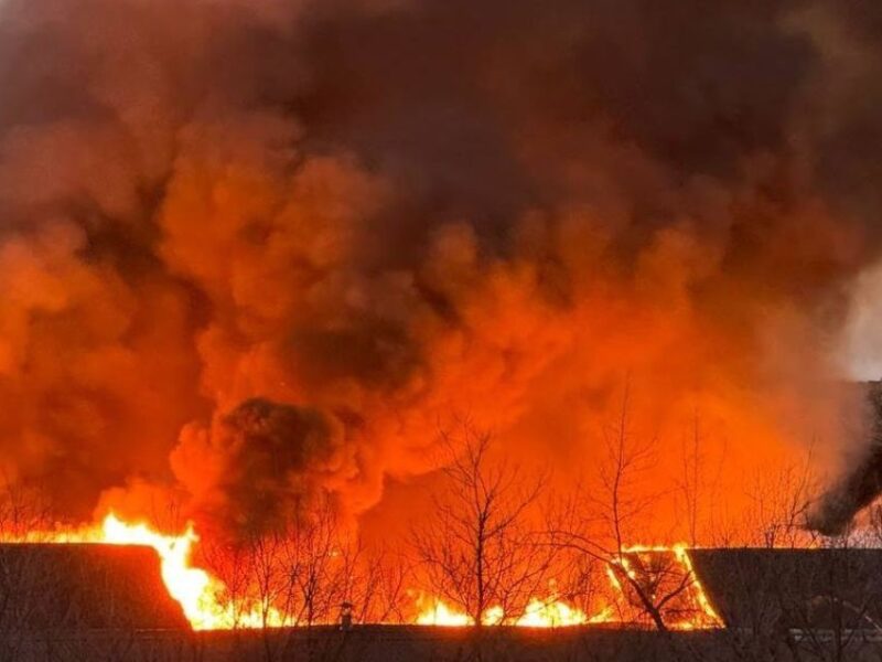У Москві масштабна пожежа: горять склади і кафе
