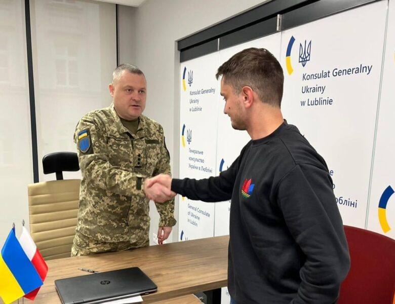 У Польщі добровольці підписали контракти із ЗСУ