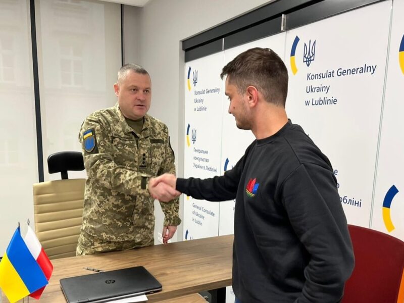 У Польщі добровольці підписали контракти із ЗСУ