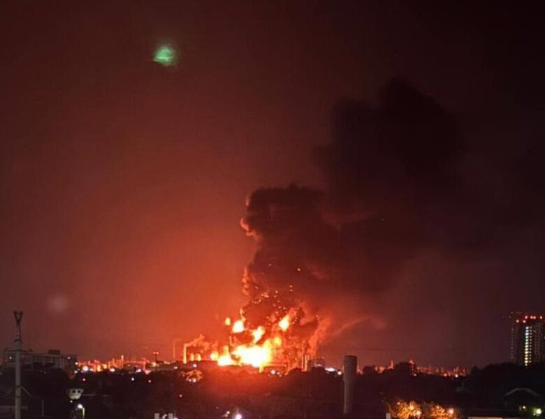 У РФ палають два НПЗ – соцмережі