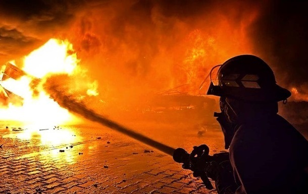 У РФ після атаки БПЛА горить залізнична станція