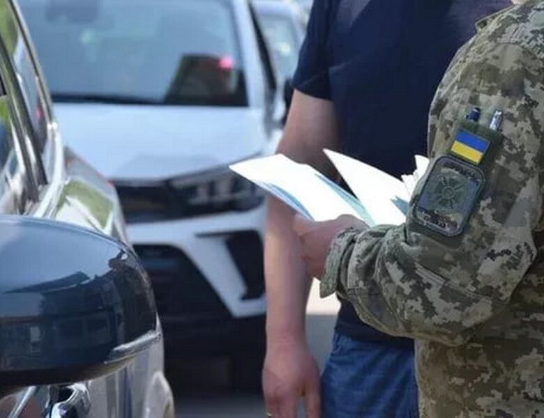 У Рівному шість осіб заблокували авто ТЦК і вимагали віддати мобілізованого