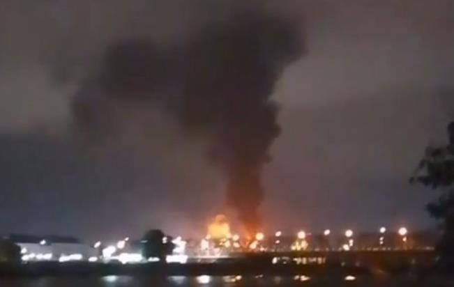 У Сочі після атаки БПЛА палає нафтобаза