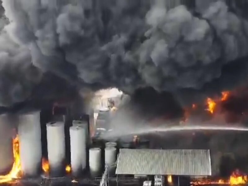 У США палає нафтопереробний завод