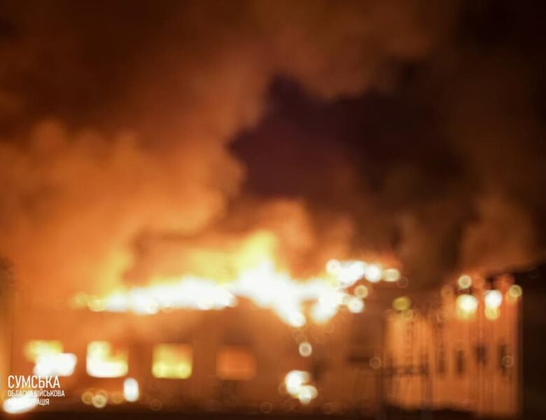 У Сумах після удару БПЛА спалахнула пожежа