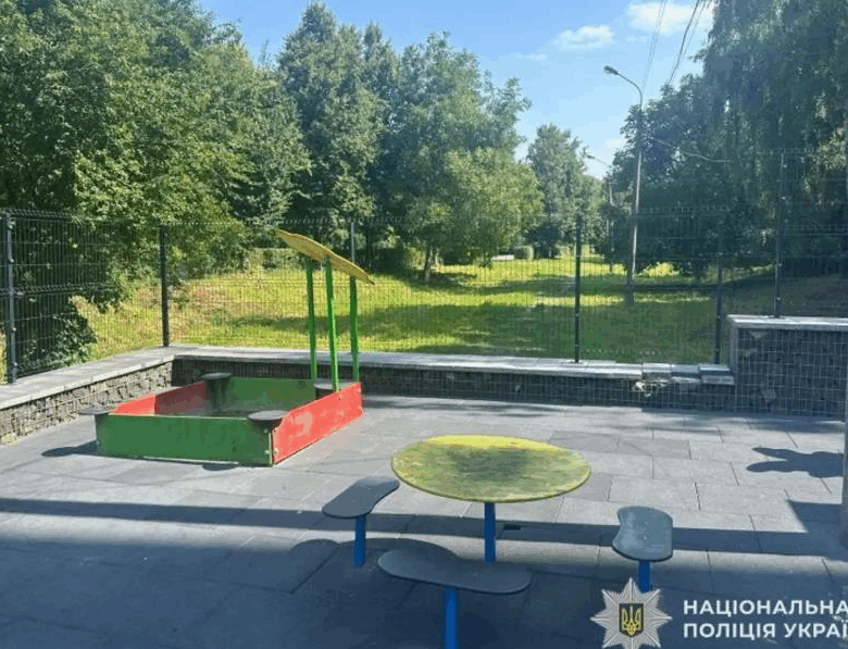 У Тернополі підліток влаштував стрілянину біля дитячого майданчика