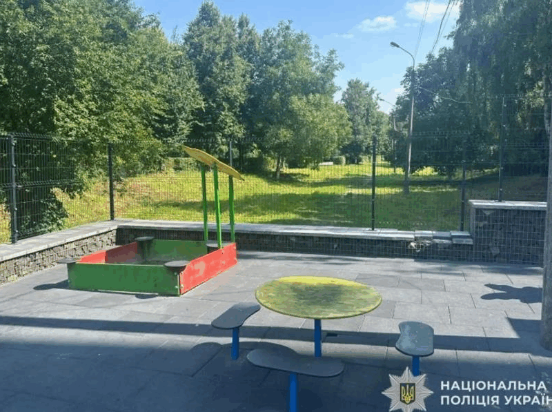 У Тернополі підліток влаштував стрілянину біля дитячого майданчика