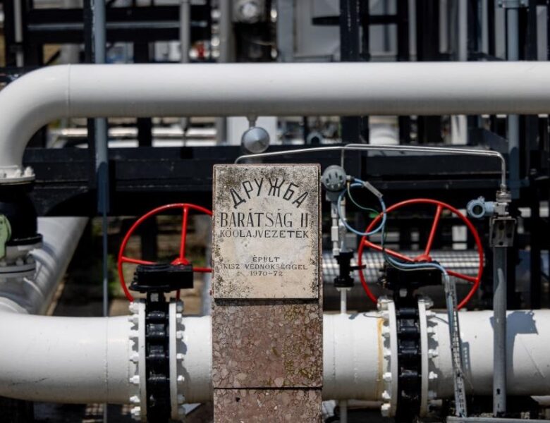 Угорщина та Словаччина знову почали отримувати нафту через Дружбу